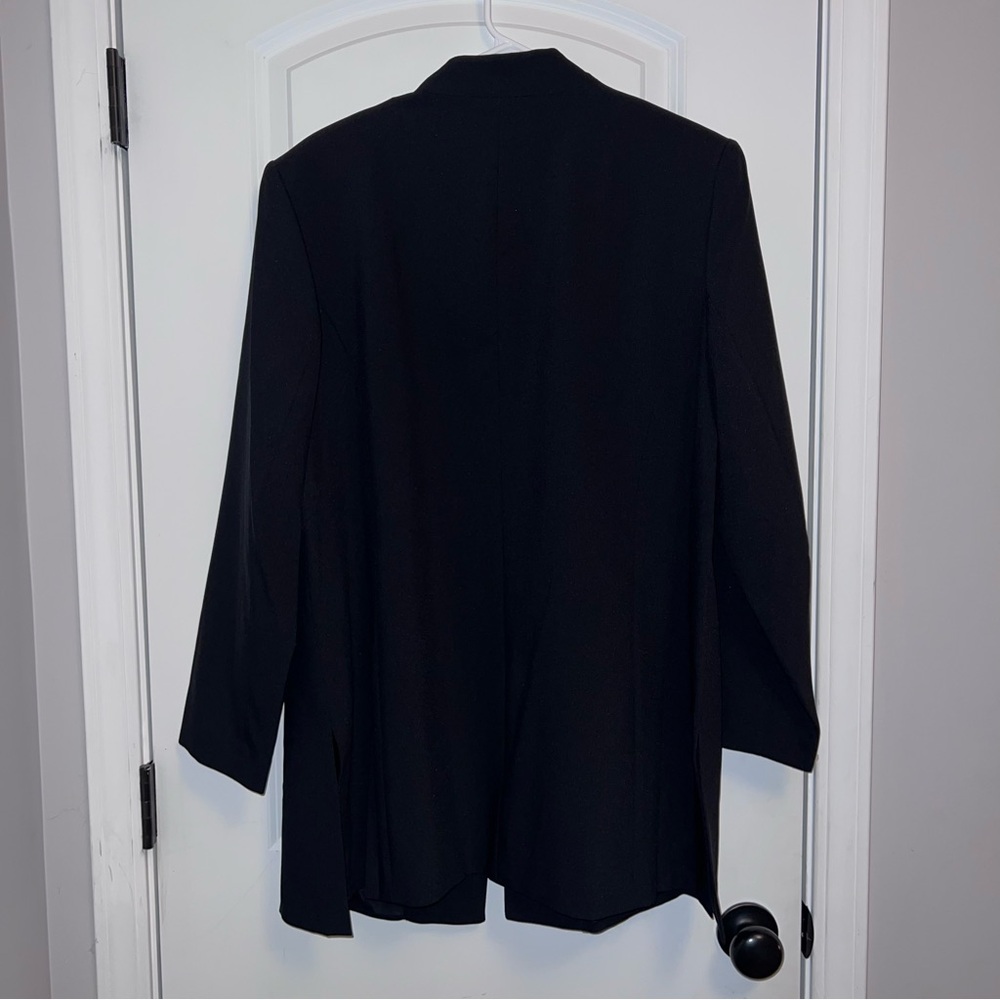 Liz Baker Classic Black Blazer - Picture 2 of 3